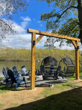 Lake House Dream Views and surrounded by nature Vernon